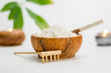 Kaolin (glinka porcelanowa, glinka biała) – jakie ma właściwości?