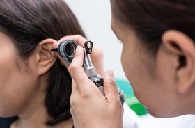 Na czym polega otoskopia, czyli wziernikowanie ucha?