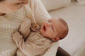 płaczące dziecko, wzmożone napięcie mięśniowe
