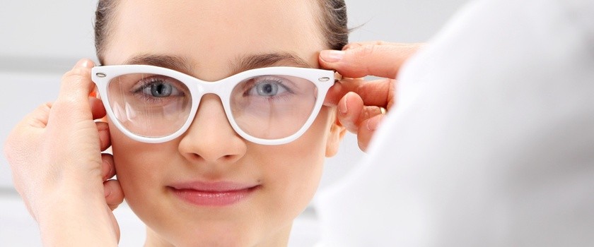 Jak wygląda badanie wzroku? Kiedy pójść do okulisty?