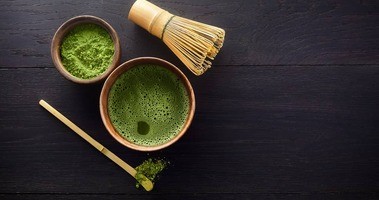 Matcha – właściwości i sposób parzenia zielonej herbaty w proszku