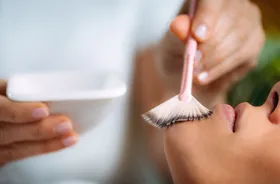 Peeling chemiczny z użyciem kwasu mlekowego