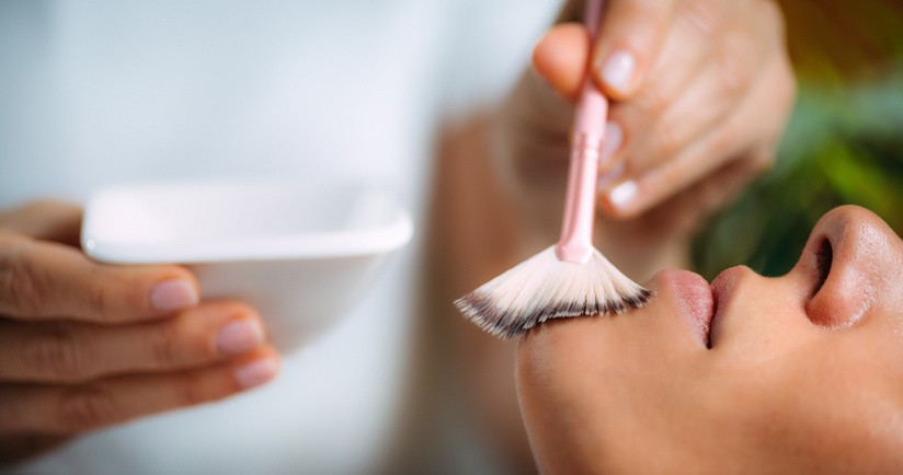 Peeling chemiczny z użyciem kwasu mlekowego