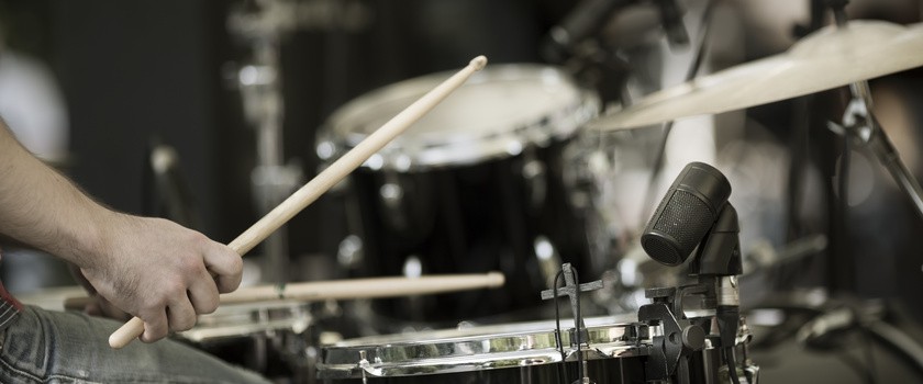 Gra na perkusji (i innych instrumentach) poprawia funkcjonowanie mózgu