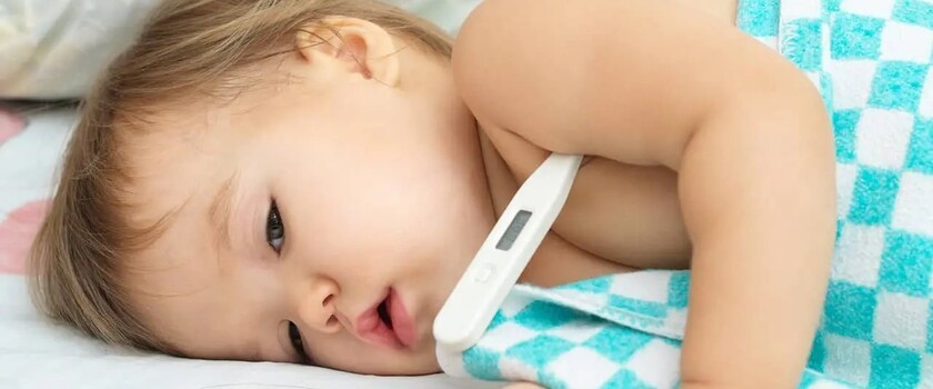 gorączka u dziecka, co podawać dziecku na gorączkę, dziecko z gorączką,