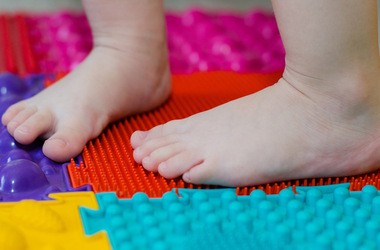 Płaskostopie – przyczyny, objawy, leczenie, rehabilitacja płaskostopia poprzecznego i podłużnego