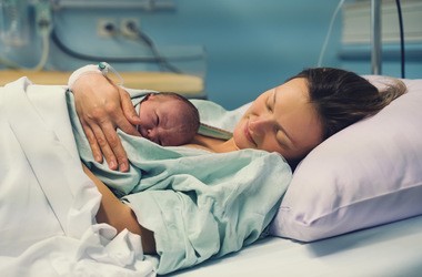 Nacinanie krocza – kontrowersje wokół rutynowego nacinania krocza podczas porodu