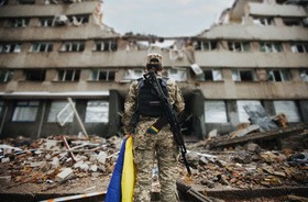 Żołnierz ukraiński na wojnie na Ukrainie