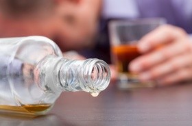 12 proc. Polaków nadużywa alkoholu