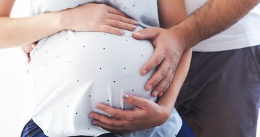Poród naturalny czy cesarskie cięcie? Zalety i wady dla mamy i dziecka
