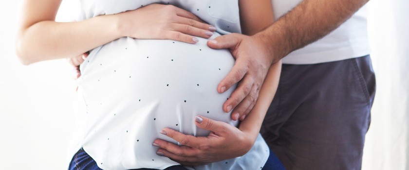 Poród naturalny czy cesarskie cięcie? Zalety i wady dla mamy i dziecka