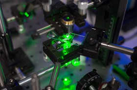 Laserowy mikroskop nowej generacji wykona operację