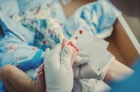 pobieranie krwi od noworodka