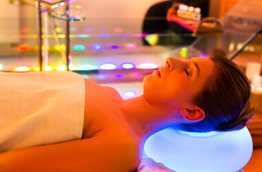 Światłolecznictwo (fototerapia) – wskazania, rodzaje, efekty terapii światłem