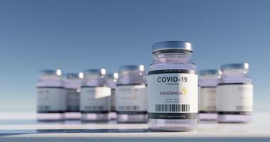 Szczepionka Oxford/AstraZeneca przeciwko COVID-19 – czym różni się od szczepionki firmy Pfizer?