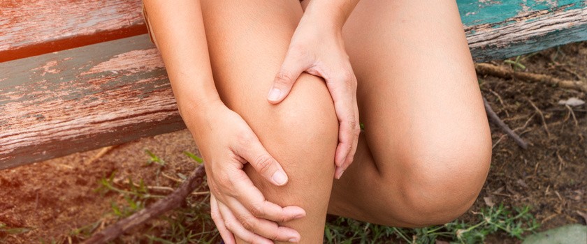 Ból kolana z boku – przyczyny, objawy, leczenie, ćwiczenia na ból z boku kolana