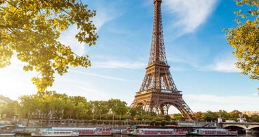 Wieża Eiffle'a na tle Sekwany - symbole Paryża