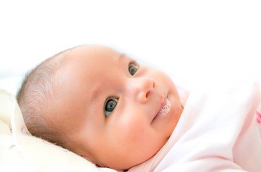 śliniące się niemowlę