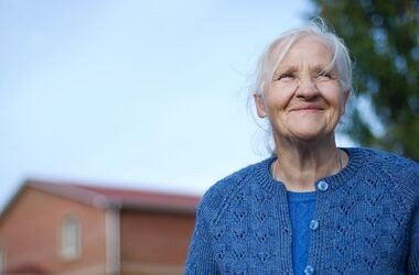 Jak uzyskać opiekę nad osobą starszą?