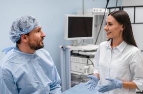 rozmowa pacjenta z gastroenterologiem, wywiad przed gastroskopią, test ureazowy