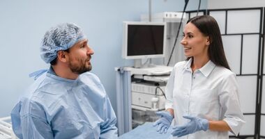 rozmowa pacjenta z gastroenterologiem, wywiad przed gastroskopią, test ureazowy