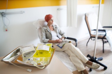 Nowoczesna chemioterapia i radioterapia – leczenie raka bez efektów ubocznych?