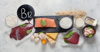 źródła witaminy B12, niedobór witaminy B12, co jeść przy niedoborze witaminy B12