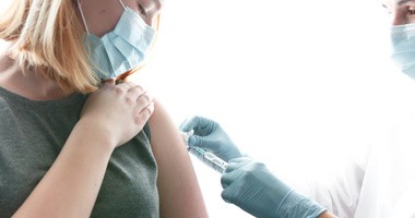 Czy konieczna będzie kolejna, przypominająca dawka szczepionki przeciwko COVID-19?