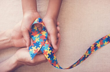 Autyzm dziecięcy – objawy, przyczyny, terapia przy zaburzeniach autystycznych