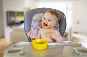 Jakich produktów nie podawać niemowlakowi? Jadłospis dziecka do ukończenia 1. roku życia