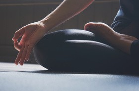Joga okiem fizjoterapeuty – metody, pozycje, przeciwwskazania. Co daje joga?