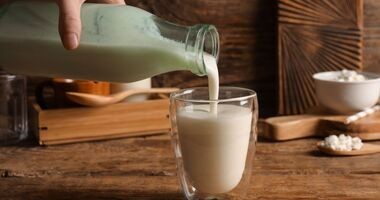 Kefir to produkt zalecany w diecie przy antybiotykoterapii. Dieta przy antybiotyku, co jeść przy antybiotyku.