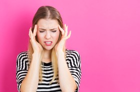 Napięciowy ból głowy – przyczyny, objawy, diagnostyka. Jak sobie radzić z naczynioruchowymi bólami głowy?