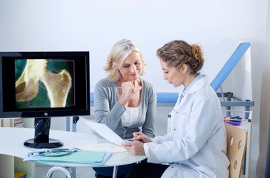 Osteoporoza i menopauza – co je łączy?