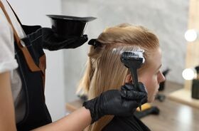 farbowanie włosów, pielęgnacja włosów farbowanych, jak dbac o włosy po koloryzacji