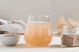 środki przeczyszczające, środki na zaparcia, leki przeczyszczające, babka płesznik rozpuszczona w wodzie, błonnik na zaparcia