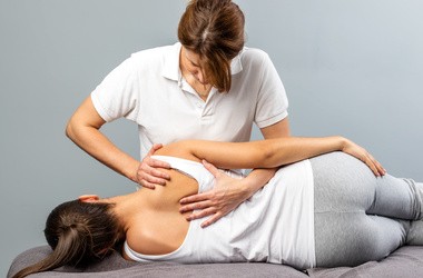Osteopatia – czym zajmuje się osteopata i w jakich chorobach może pomóc?
