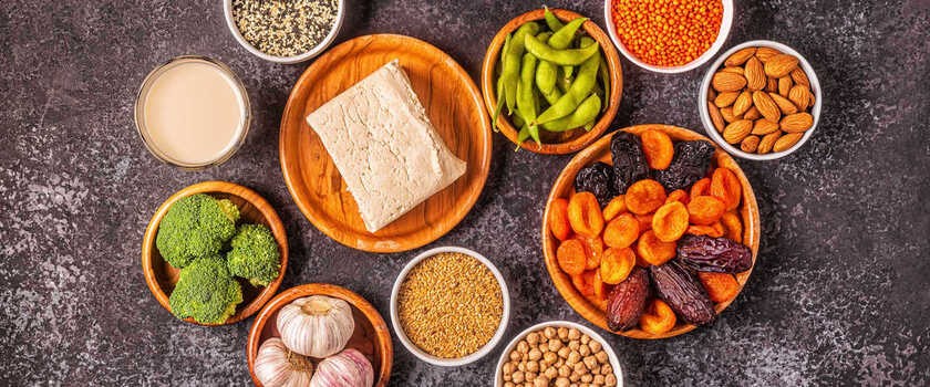 Dieta w menopauzie – jak powinna wyglądać? Co jeść, a czego unikać? Jak schudnąć podczas menopauzy?