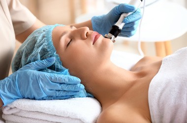 Zabieg Thermage – na czym polega? Efekty i cena termoliftingu