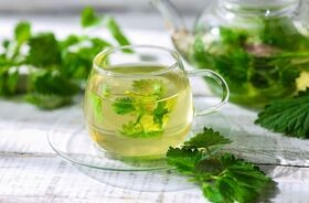 Napar z pokrzywy. Leczenie alergii naturalnie, naturalne sposoby na alergię.