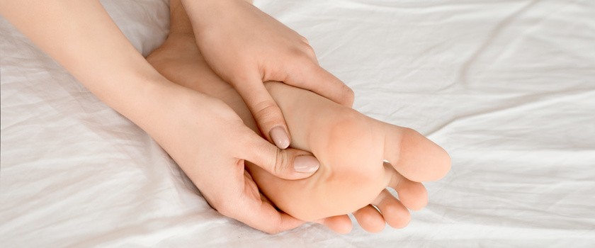 Ból stopy – przyczyny, leczenie, ćwiczenia na ból śródstopia