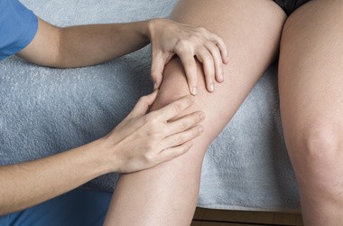 Zwichnięcie rzepki – przyczyny, objawy, leczenie, rehabilitacja