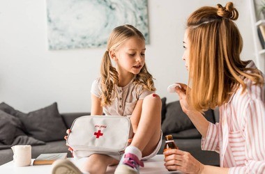 Apteczka domowa dla niemowlaka i starszego dziecka – co powinna zawierać?