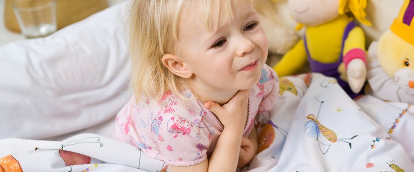 Ból gardła u dziecka – co go powoduje? Co stosować na bolące gardło u dzieci?