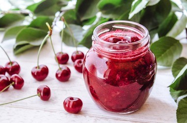 Czerwień allura (E129) – właściwości i zastosowanie. Czy jest bezpieczna?