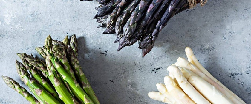 Szparagi – rodzaje, właściwości, zastosowanie, przepisy. Dlaczego warto je jeść?
