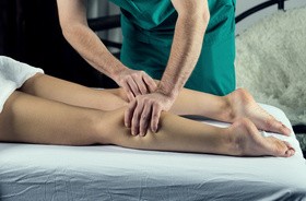 Drenaż limfatyczny – na czym polega? Wskazania, przeciwwskazania, działanie masażu limfatycznego