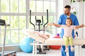 rehabilitacja dziecka z klatką piersiową lejkowatą, szewska klatka piersiowa