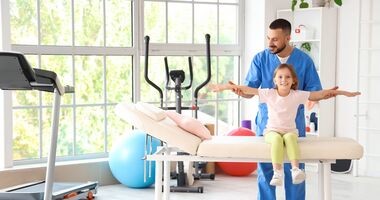rehabilitacja dziecka z klatką piersiową lejkowatą, szewska klatka piersiowa