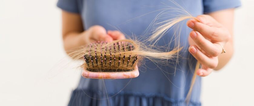 włosy po chemioterapii, utrata włosów po chemioterapii, wypadające włosy po chemioterapii, pielęgnacja włosów po chemioterapii
